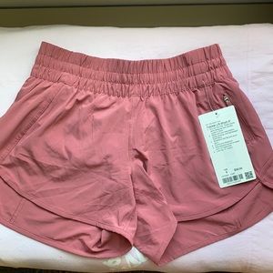 LuluLemon tracker short LR Short 4”